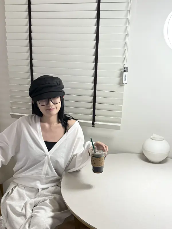 26H02隨興v領外罩(白)