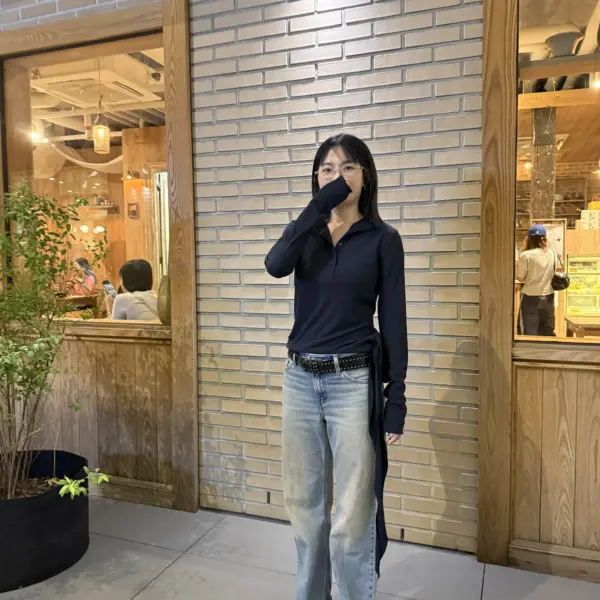 26H06溫柔垂墜綁帶上衣(藍)