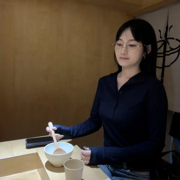 26H06溫柔垂墜綁帶上衣(藍)