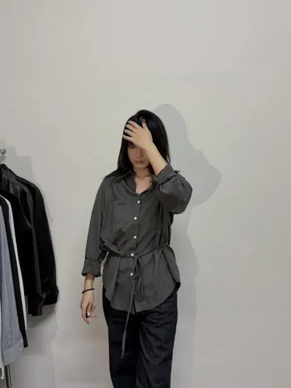 26H03直紋綁帶襯衫(灰)