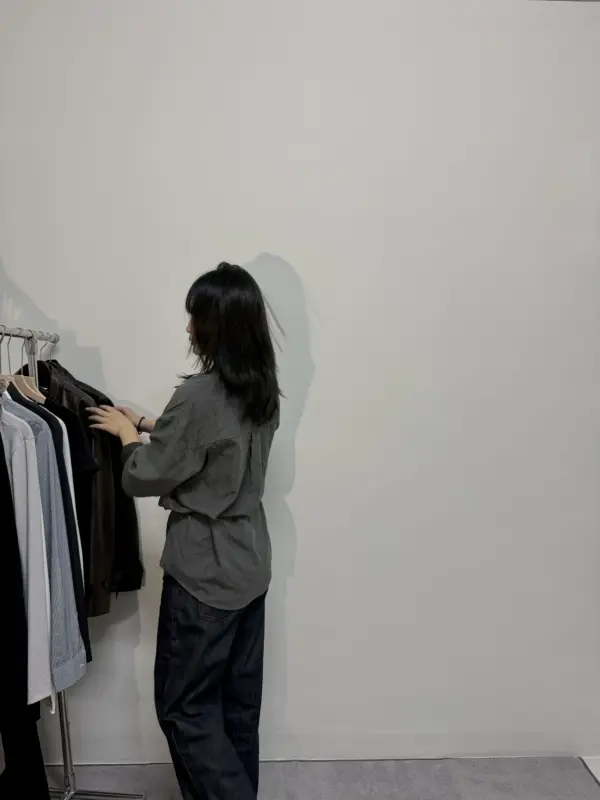26H03直紋綁帶襯衫(灰)